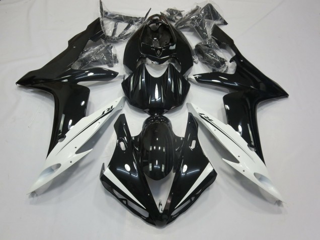 White and Black 2004-2006 R1 Motorcycle Fairing White and Black 2004-2006 R1 Motorcycle Fairing